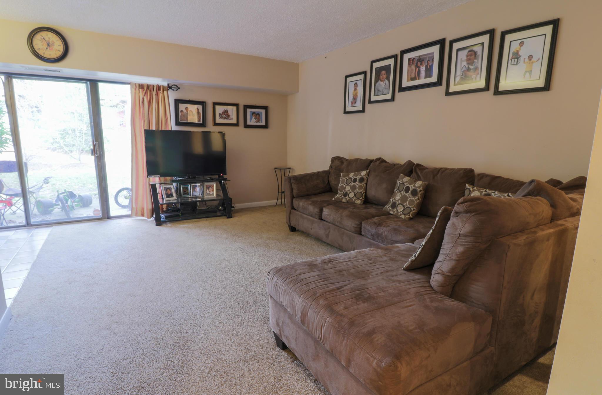 11649 Stoneview Square, Unit 2B Reston, VA 20191 - Photo 2 of 16 Living Room