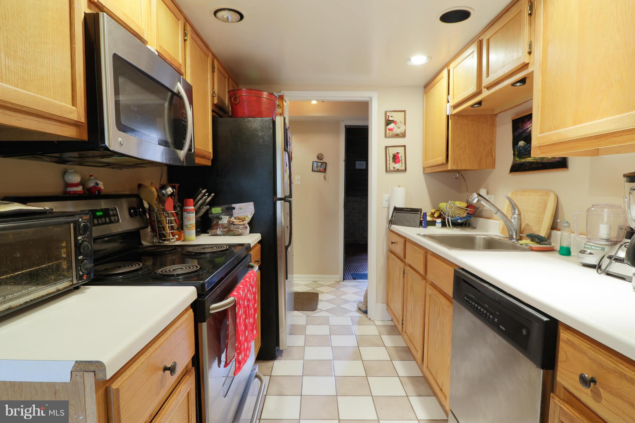 11649 Stoneview Square, Unit 2B Reston, VA 20191 - Photo 15 of 16 Kitchen