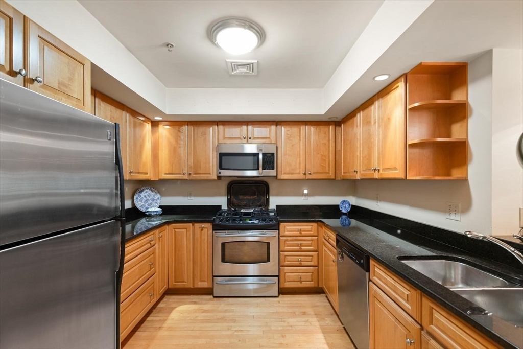 196 Main Street, Unit 1 Gloucester, MA 01930 - Photo 12 of 36