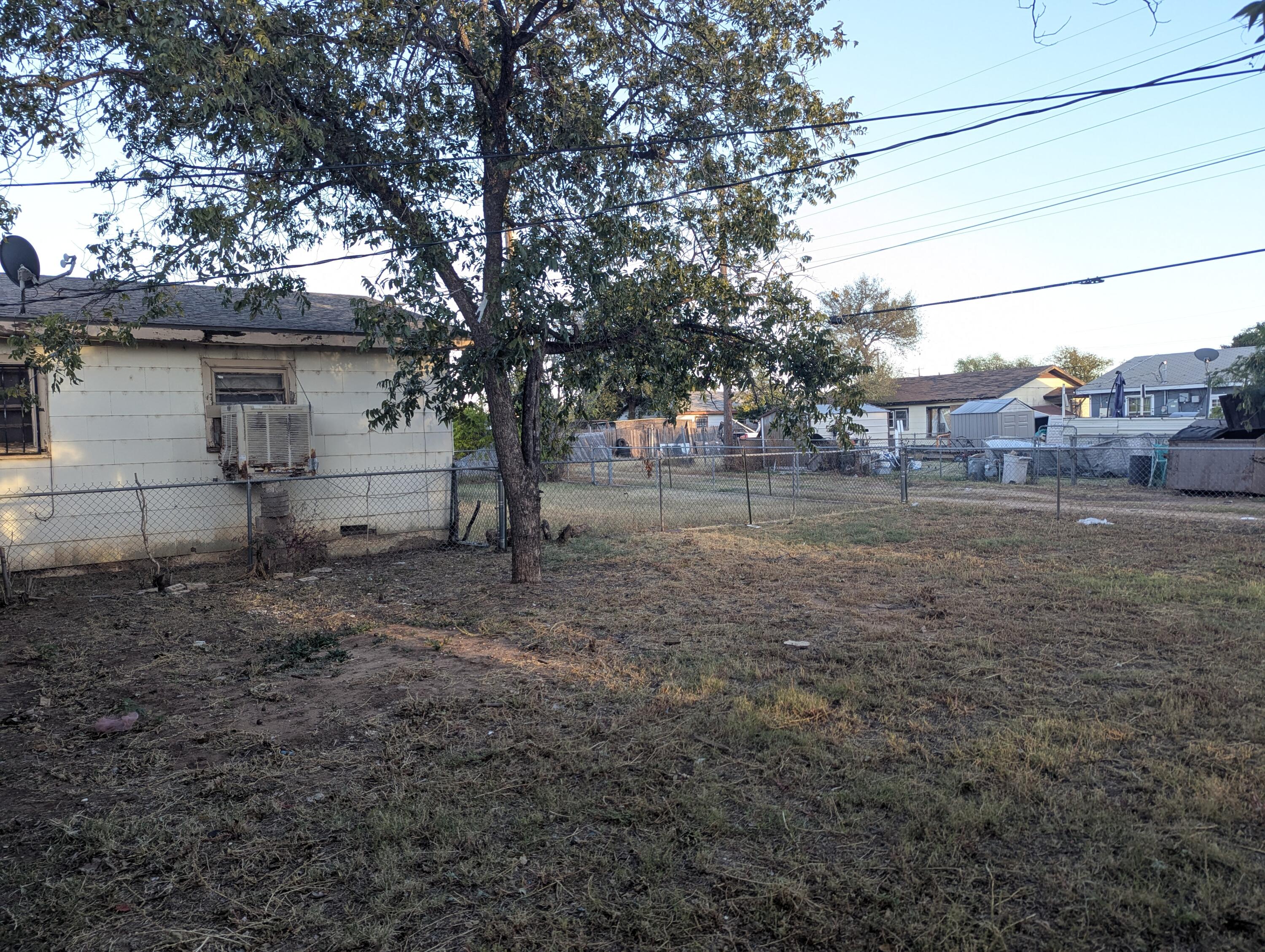 2104 East 29th Street Lubbock, TX 79404 - Photo 11 of 15 PXL_20251104_231956167.MP