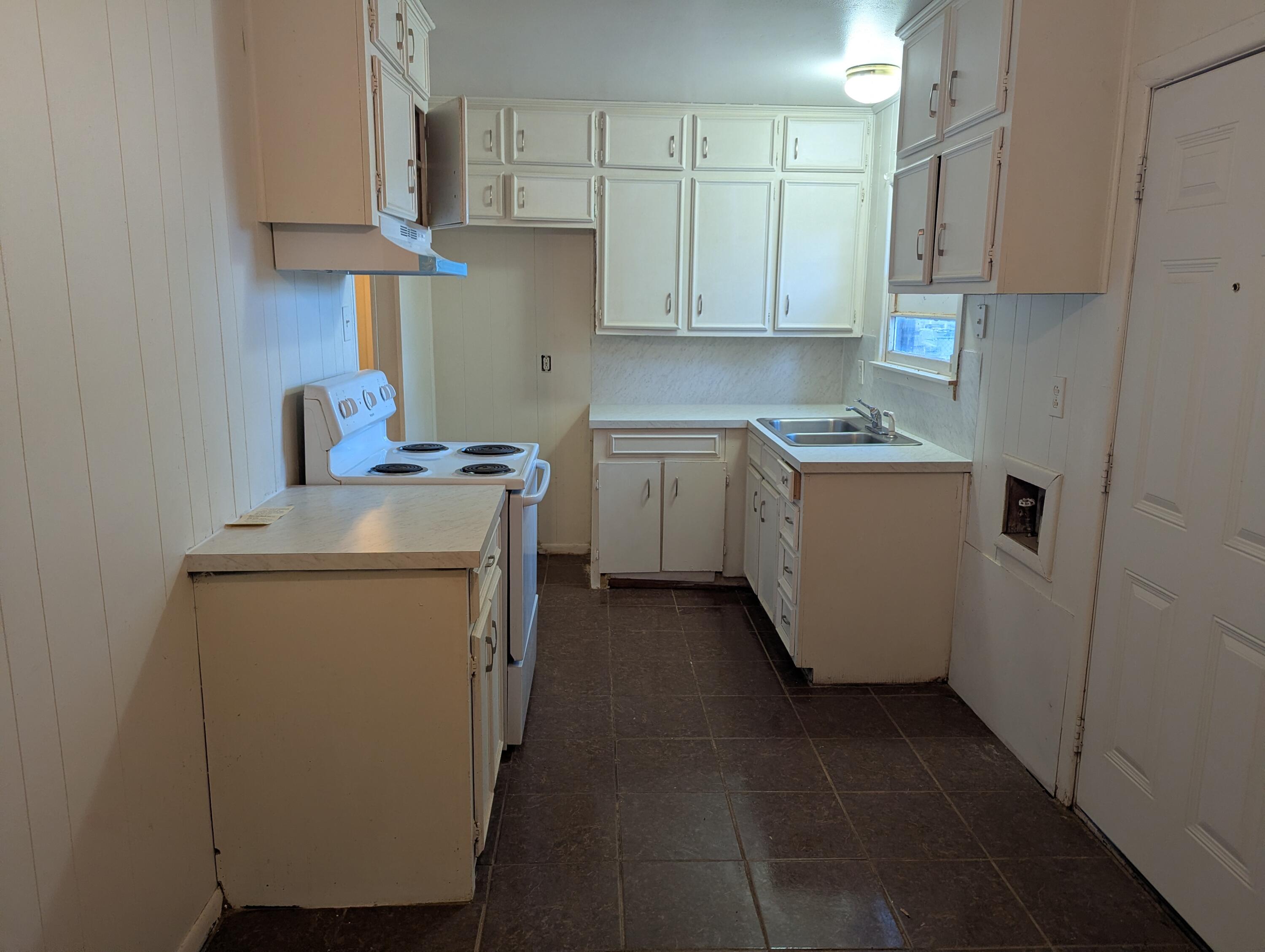 2104 East 29th Street Lubbock, TX 79404 - Photo 4 of 15 PXL_20251104_232100920.MP (1)