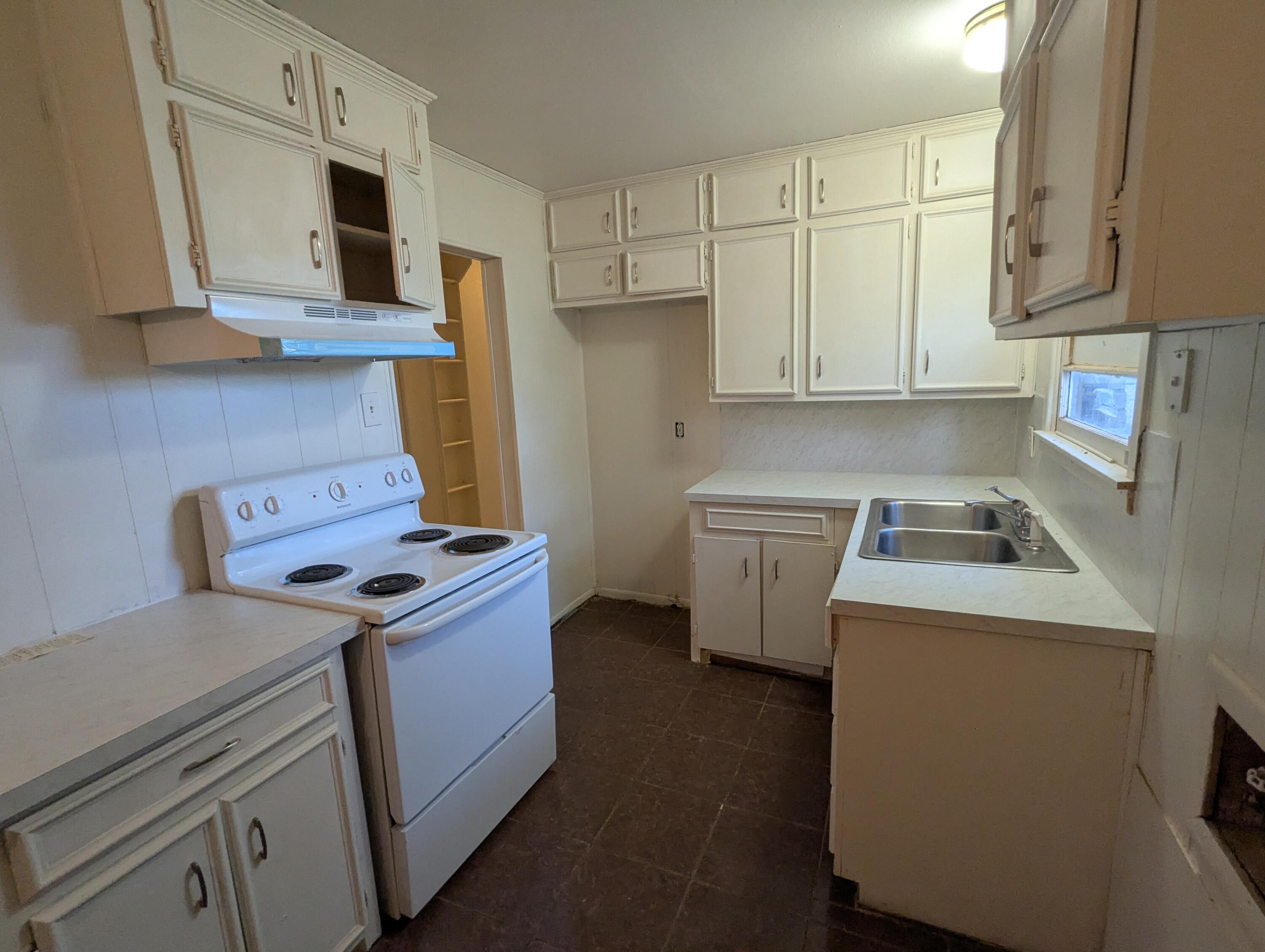 2104 East 29th Street Lubbock, TX 79404 - Photo 5 of 15 PXL_20251104_232114987.MP