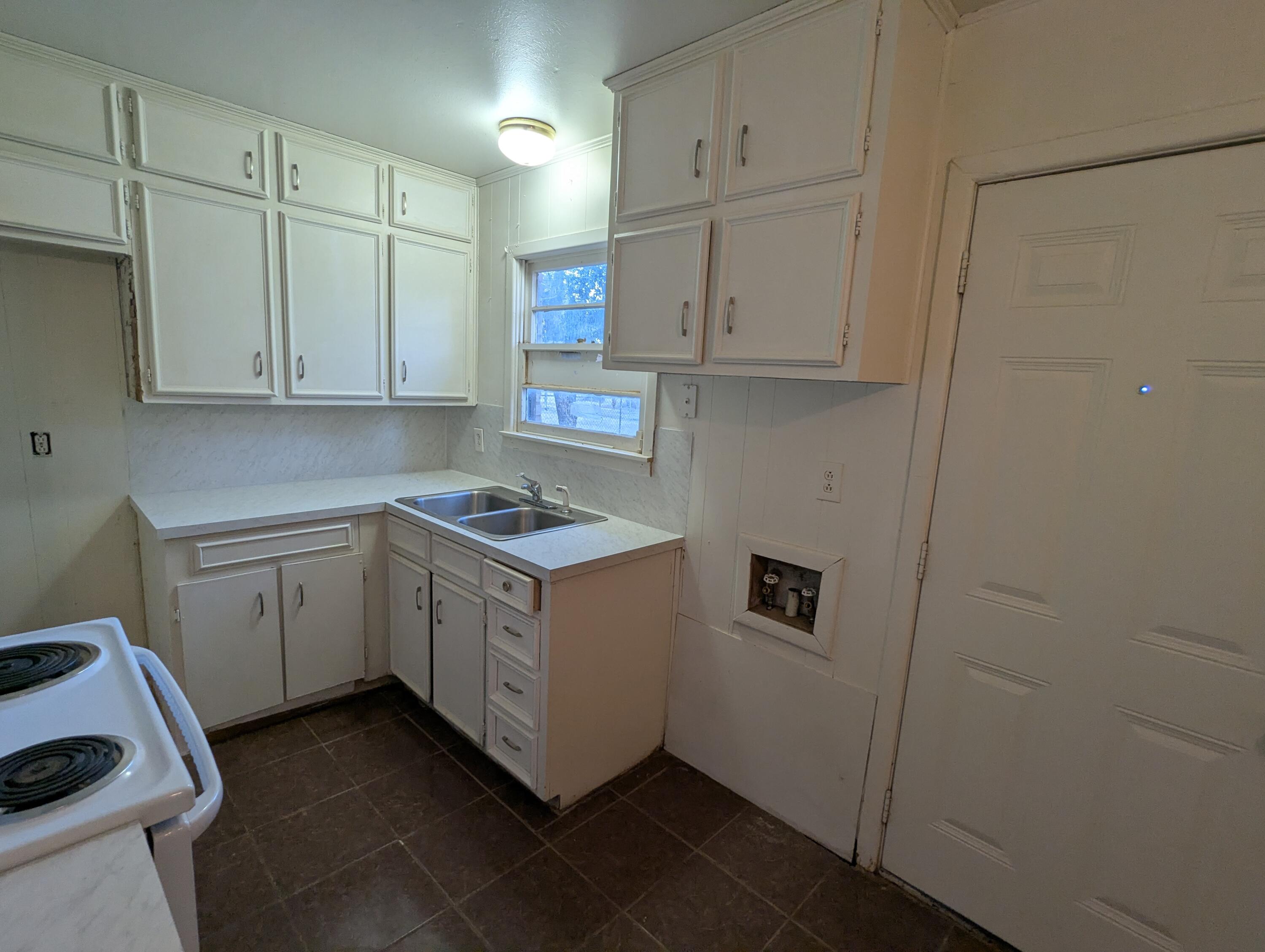 2104 East 29th Street Lubbock, TX 79404 - Photo 6 of 15 PXL_20251104_232119171.MP