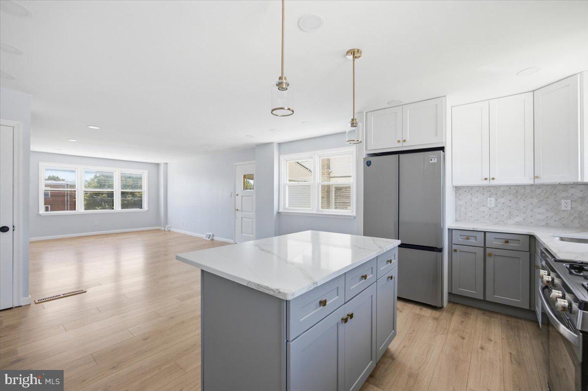 9955 Bridle Road Philadelphia, PA 19115 - Photo 16 of 36 Kitchen with Island