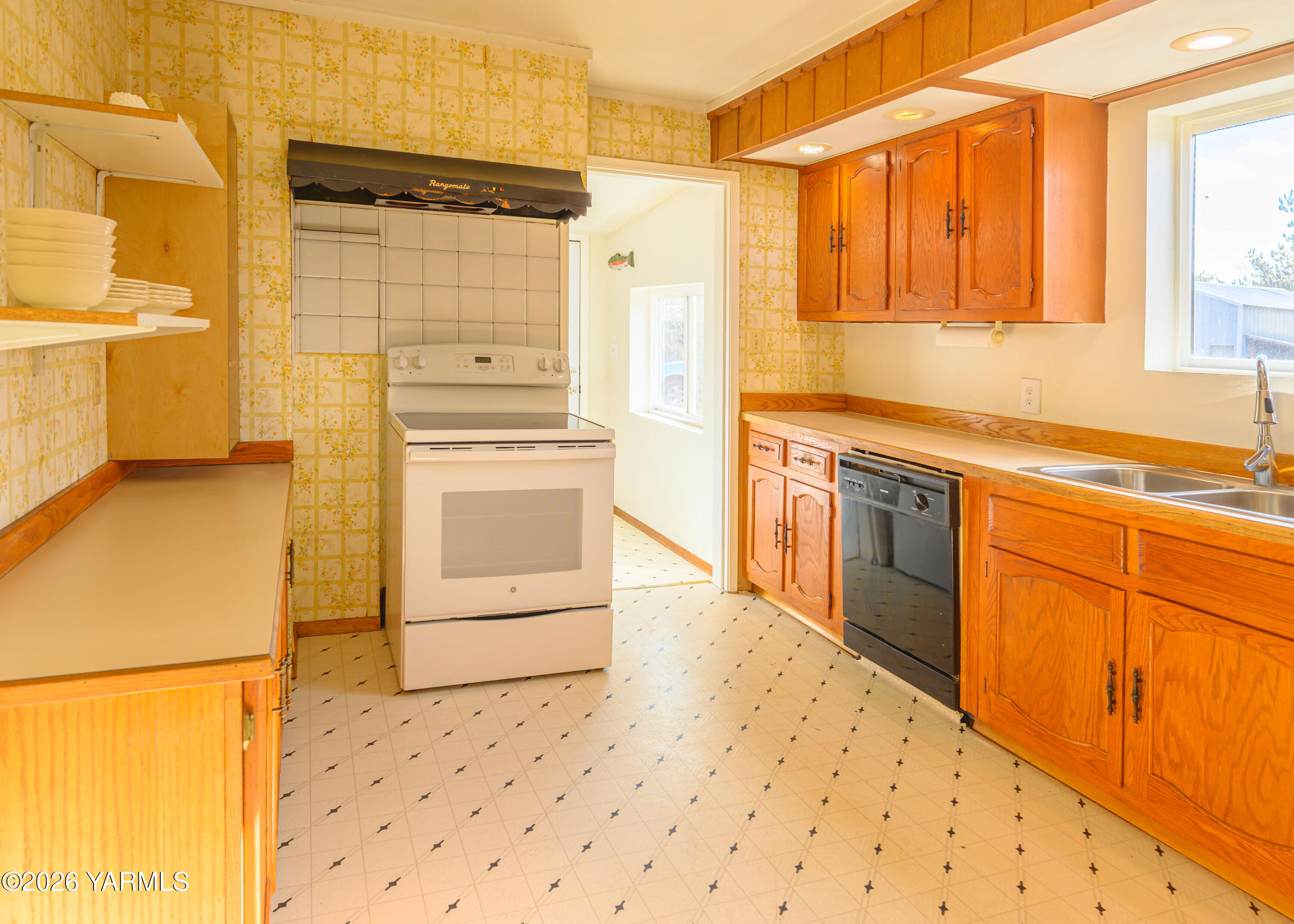 10063 South Naches Road Naches, WA 98937 - Photo 10 of 24 #10 Kitchen