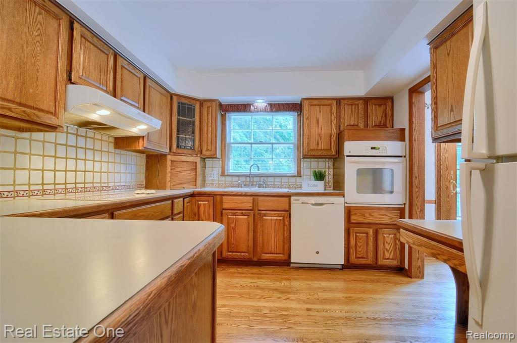 483 Willow Tree Lane Rochester Hills, MI 48306 - Photo 23 of 47
