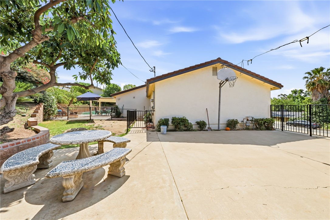 6691 Orangewood Road Highland, CA 92346 - Photo 54 of 71
