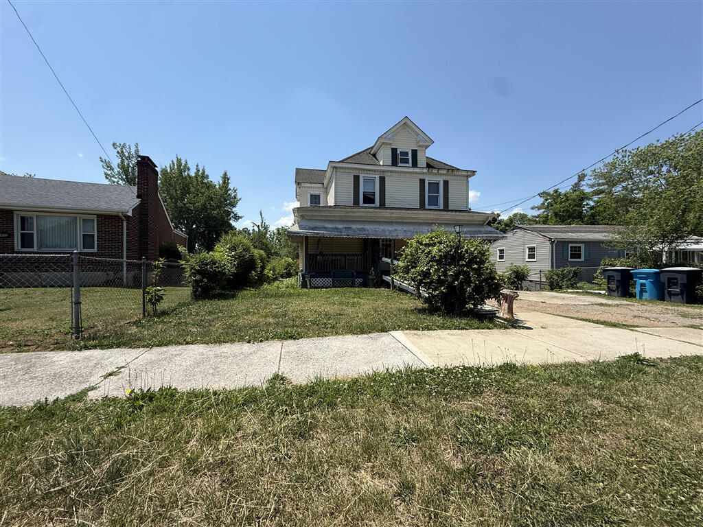 1606 Rugby Boulevard Northwest Roanoke, VA 24017 - Photo 1 of 11 202705photo1_202705_S