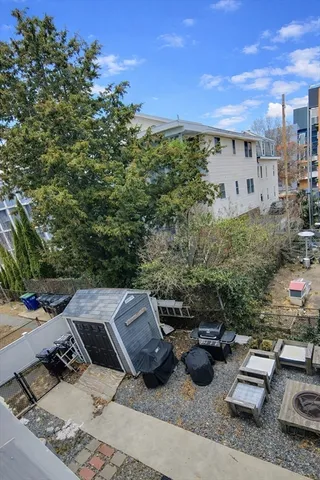 $1,400 | 26 Bolton Street, Unit 2R, Somerville, MA 02143