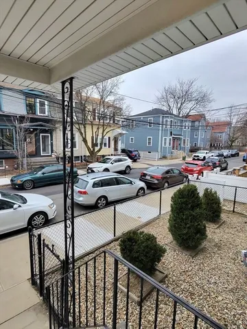 $1,400 | 26 Bolton Street, Unit 2R, Somerville, MA 02143