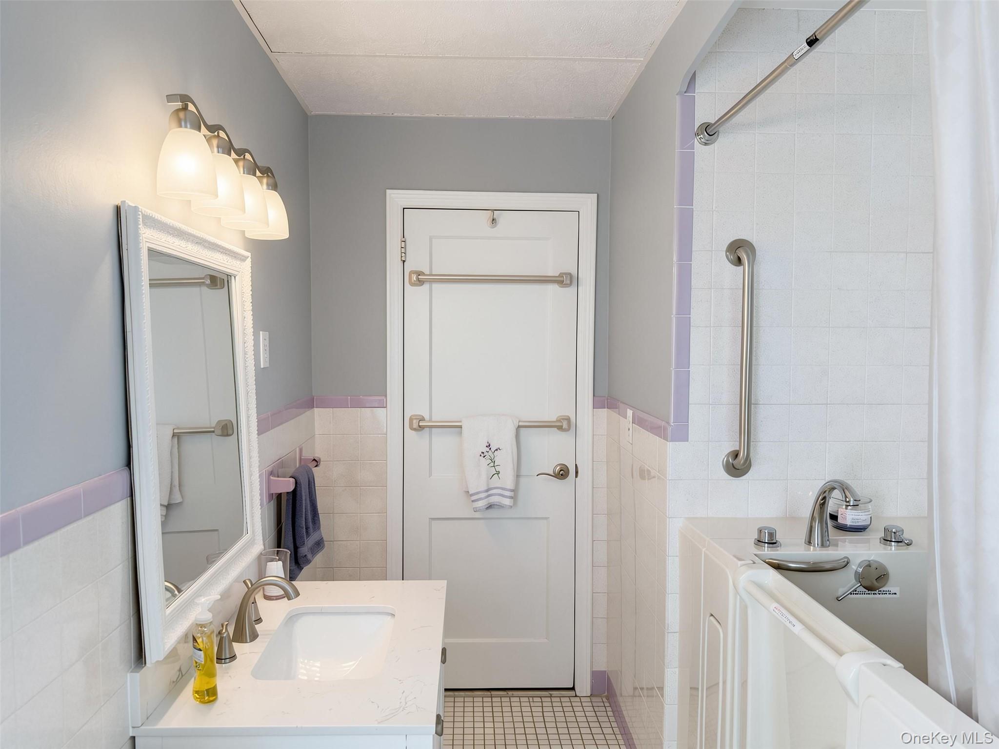 3584 Condor Road Levittown, NY 11756 - Photo 16 of 45