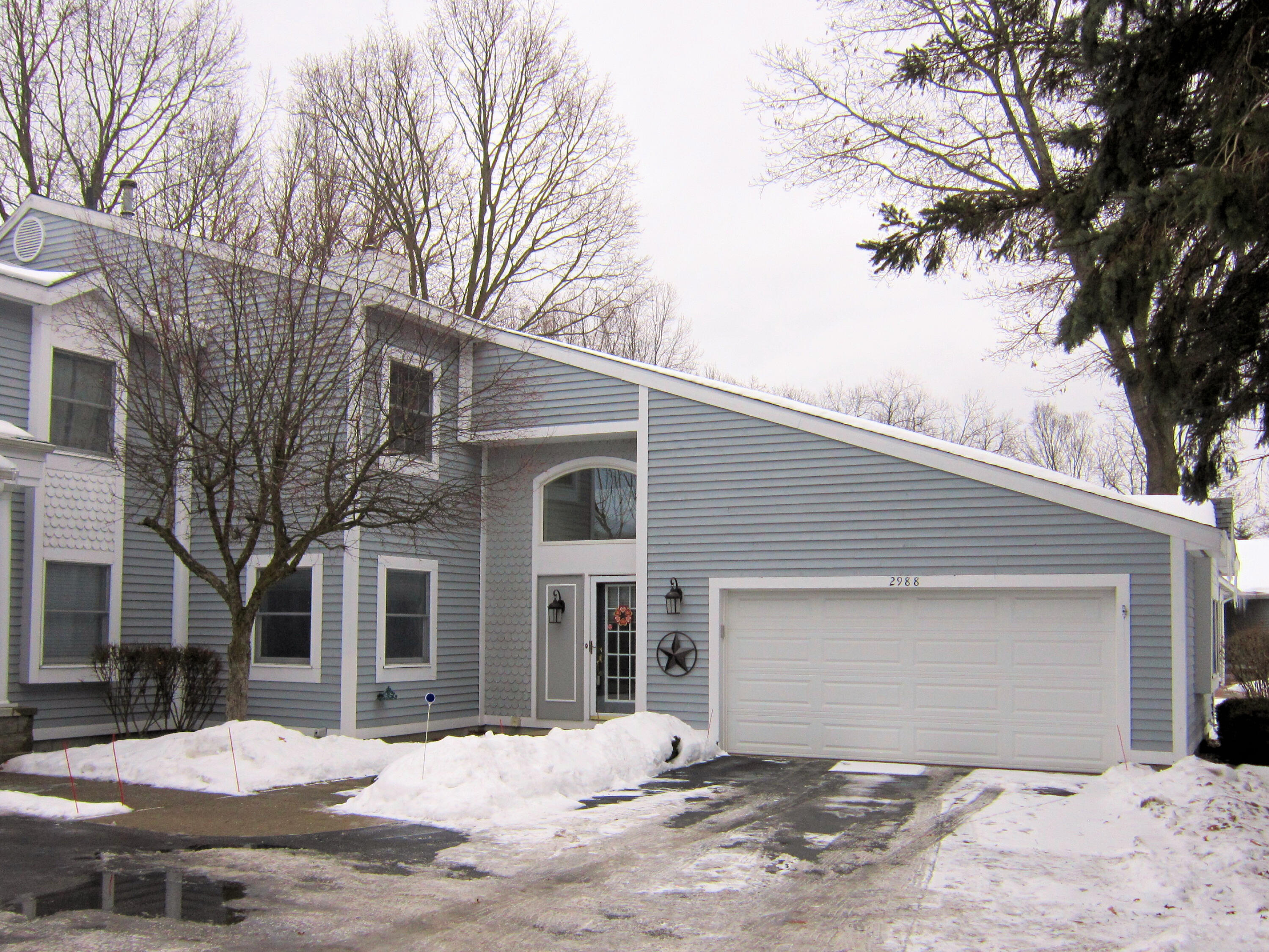 2988 Ridgeview Muskegon, MI 49445 - Photo 2 of 31 2