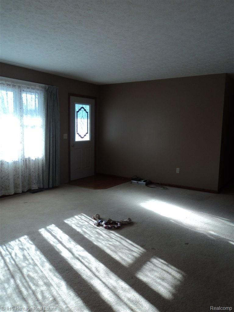 1899 West Lovejoy Road Perry, MI 48872 - Photo 3 of 19 Living Room