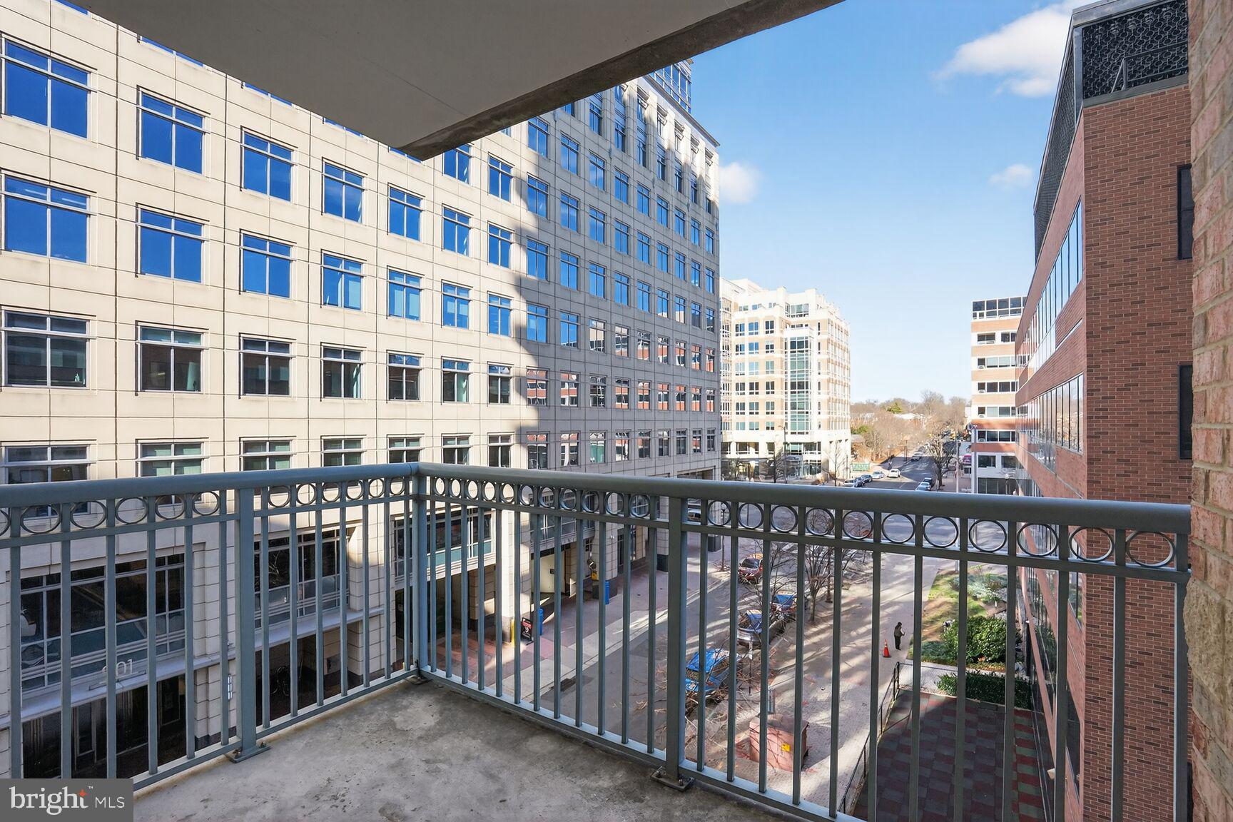 851 North Glebe Road, Unit 417 Arlington, VA 22203 - Photo 28 of 38 a city view from a balcony
