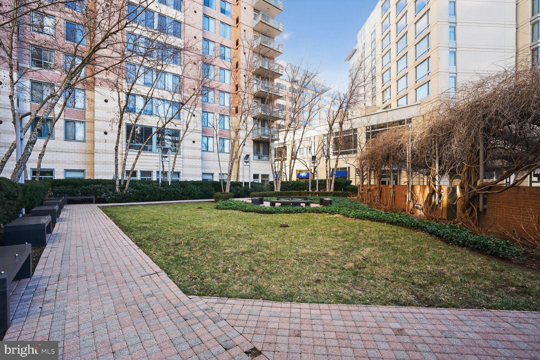 851 North Glebe Road, Unit 417 Arlington, VA 22203 - Photo 29 of 38 front view of a building