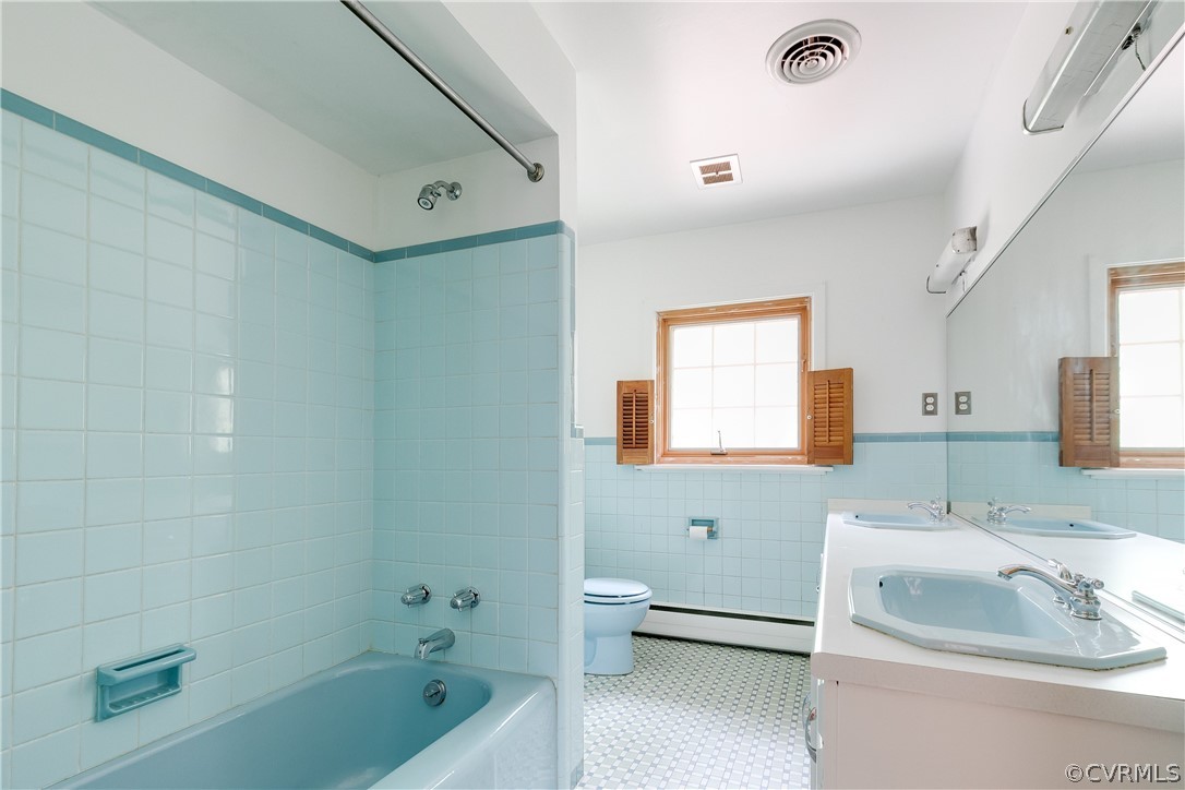 8946 Cherokee Road Richmond, VA 23235 - Photo 25 of 30 a bathroom with a sink a toilet and bathtub