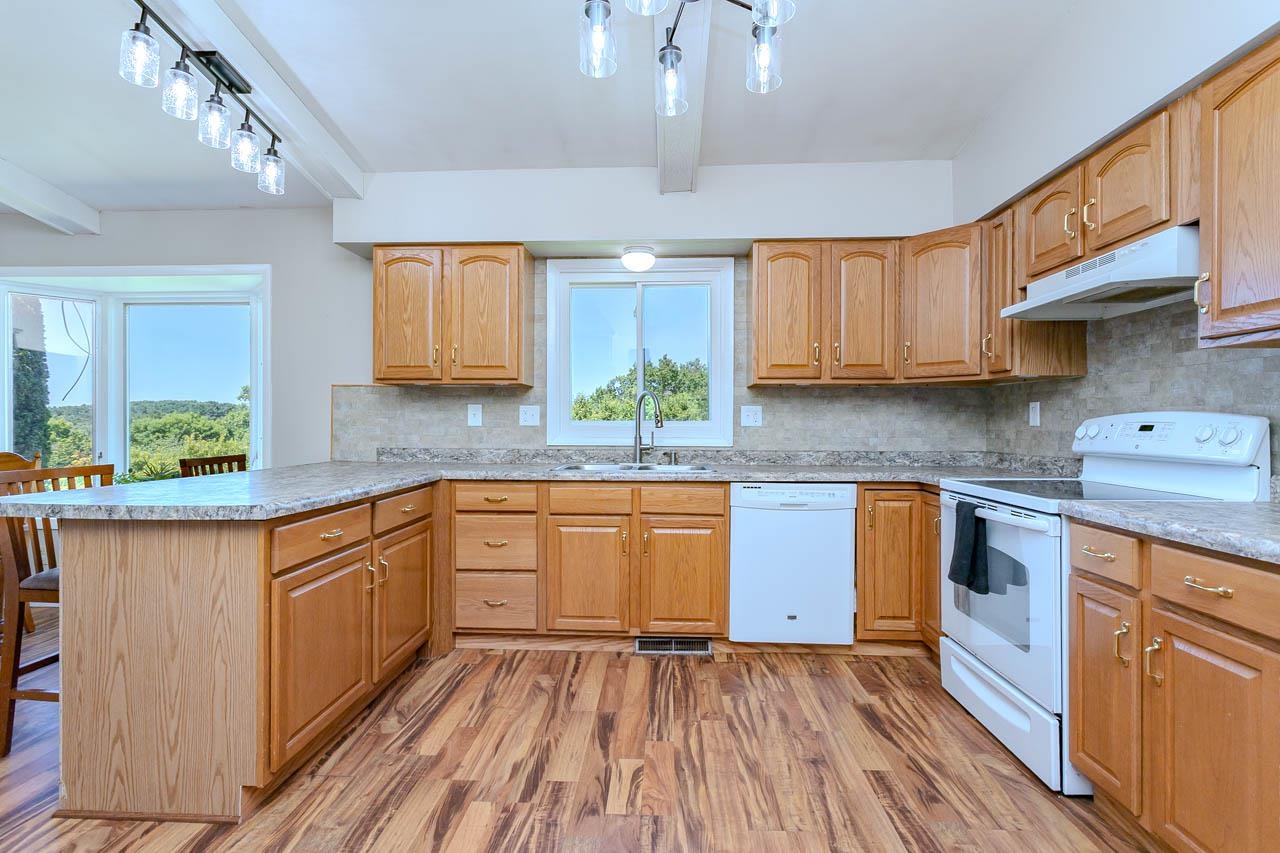 1410 Woodlawn Road Wausau, WI 54403 - Photo 6 of 44