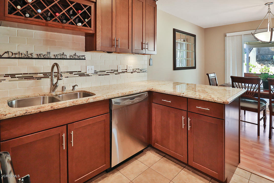 5031 Alta Colina Road Camarillo, CA 93012 - Photo 13 of 35 cKitchen and Dining5