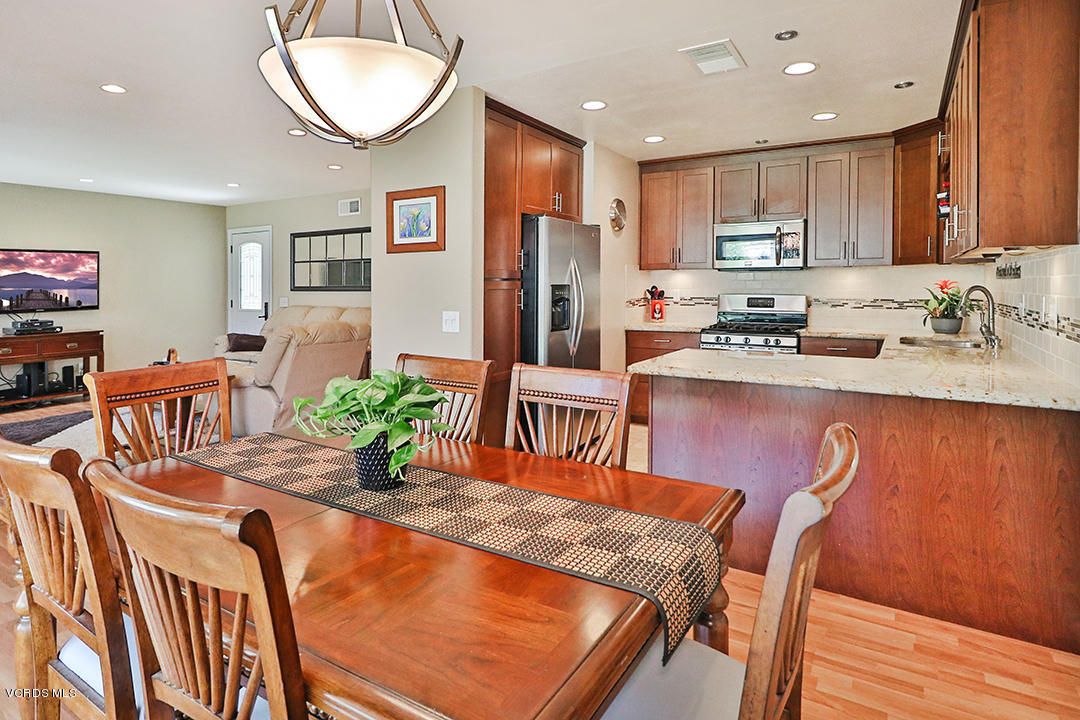 5031 Alta Colina Road Camarillo, CA 93012 - Photo 10 of 35 cKitchen and Dining2