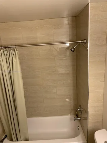 a view of a livingroom with furniture and a ceiling fan