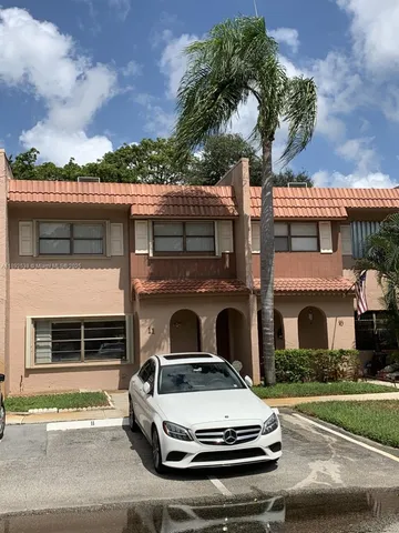 $2,500 | 11 Madrid Lane, Unit 218, Davie, FL 33324