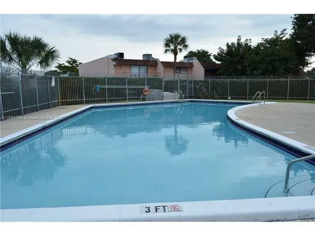 $2,500 | 11 Madrid Lane, Unit 218, Davie, FL 33324