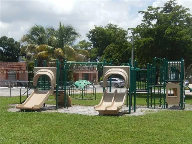 $2,500 | 11 Madrid Lane, Unit 218, Davie, FL 33324