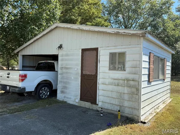 $325,000 | 751 Torrens Street, Tilden, IL 62292