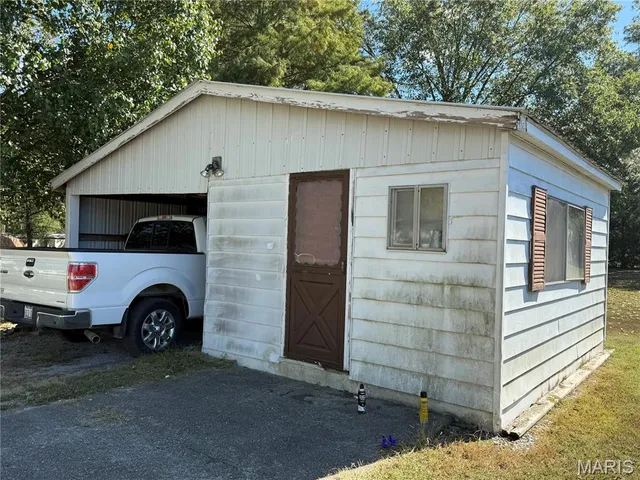 $325,000 | 751 Torrens Street, Tilden, IL 62292