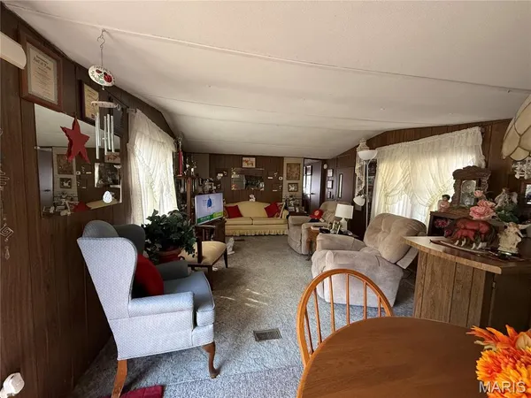 $325,000 | 751 Torrens Street, Tilden, IL 62292