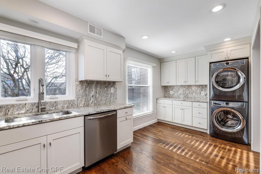 1708 Vernier Road Grosse Pointe Woods, MI 48236 - Photo 16 of 43