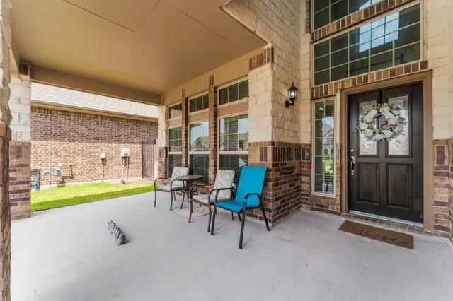 a house view with a outdoor space
