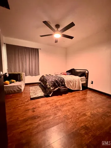 a bed room with furniture and a ceiling fan