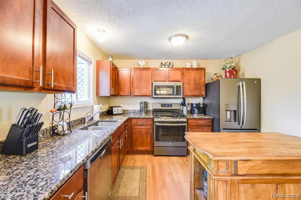 25775 South River Road Harrison Township, MI 48045 - Photo 9 of 29
