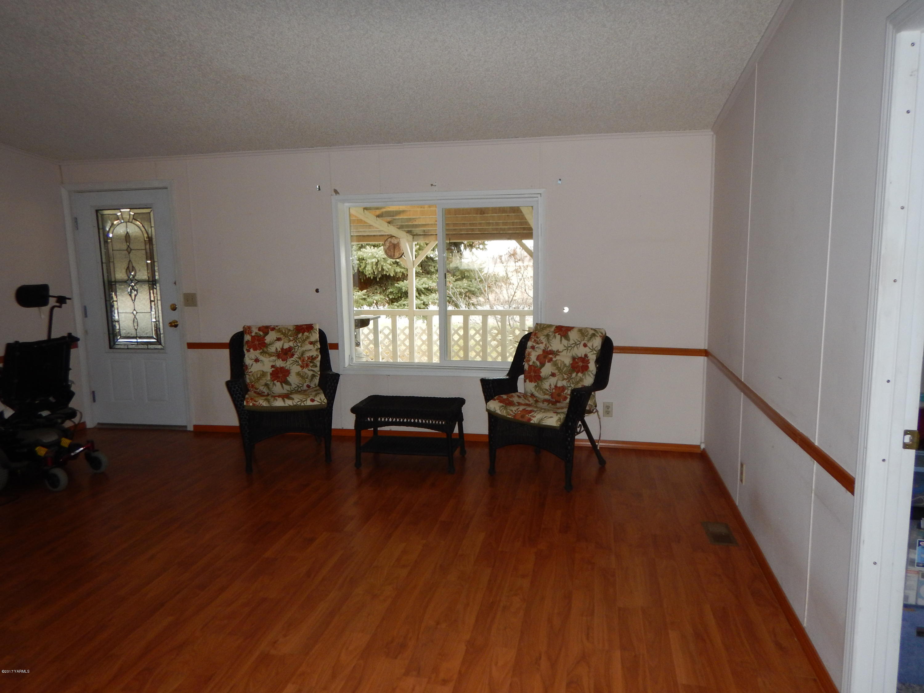 3404 South Stanton Road Yakima, WA 98903 - Photo 11 of 22 a living room with furniture and a wooden floor