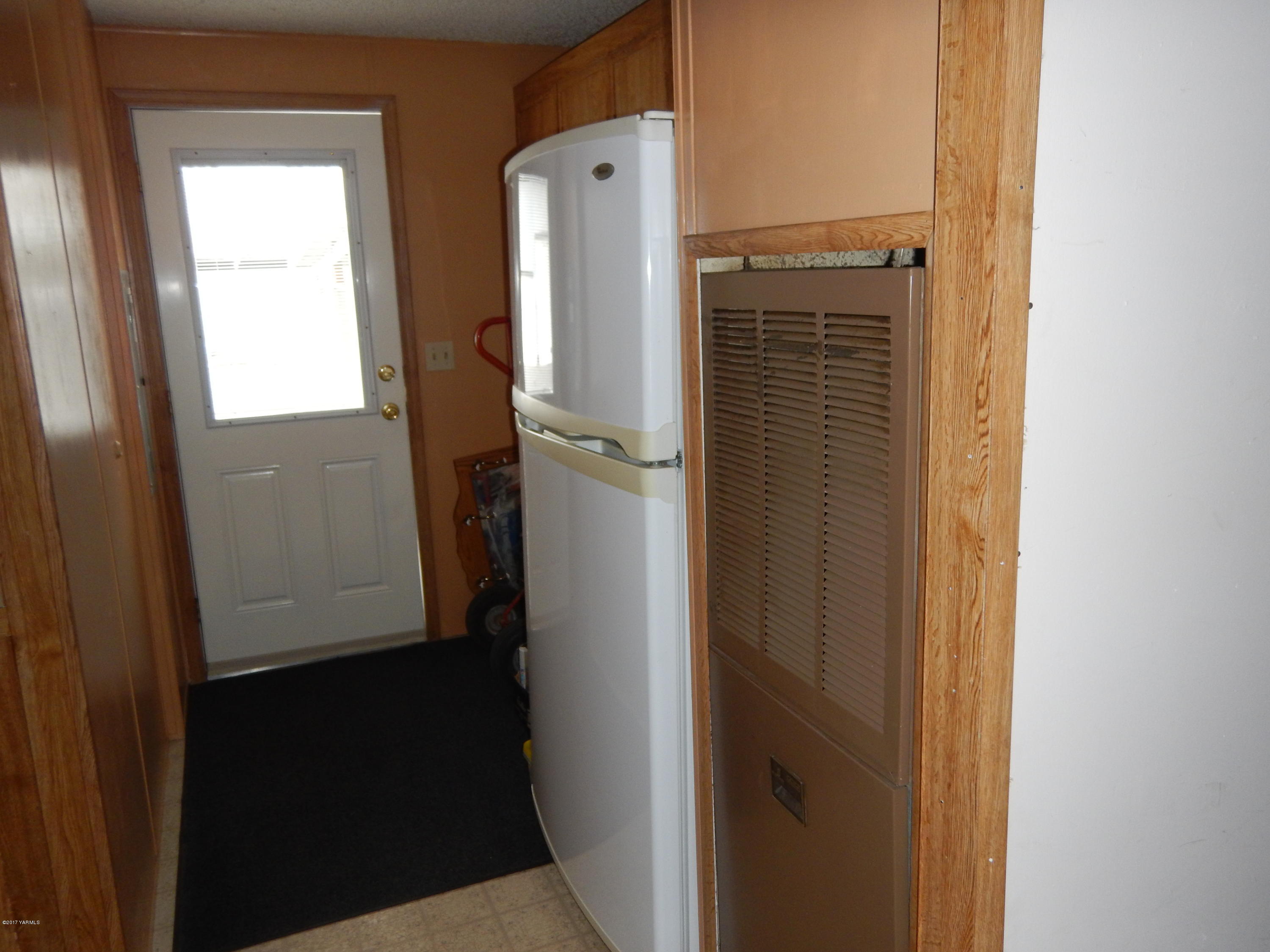 3404 South Stanton Road Yakima, WA 98903 - Photo 20 of 22 a view of walk in closet