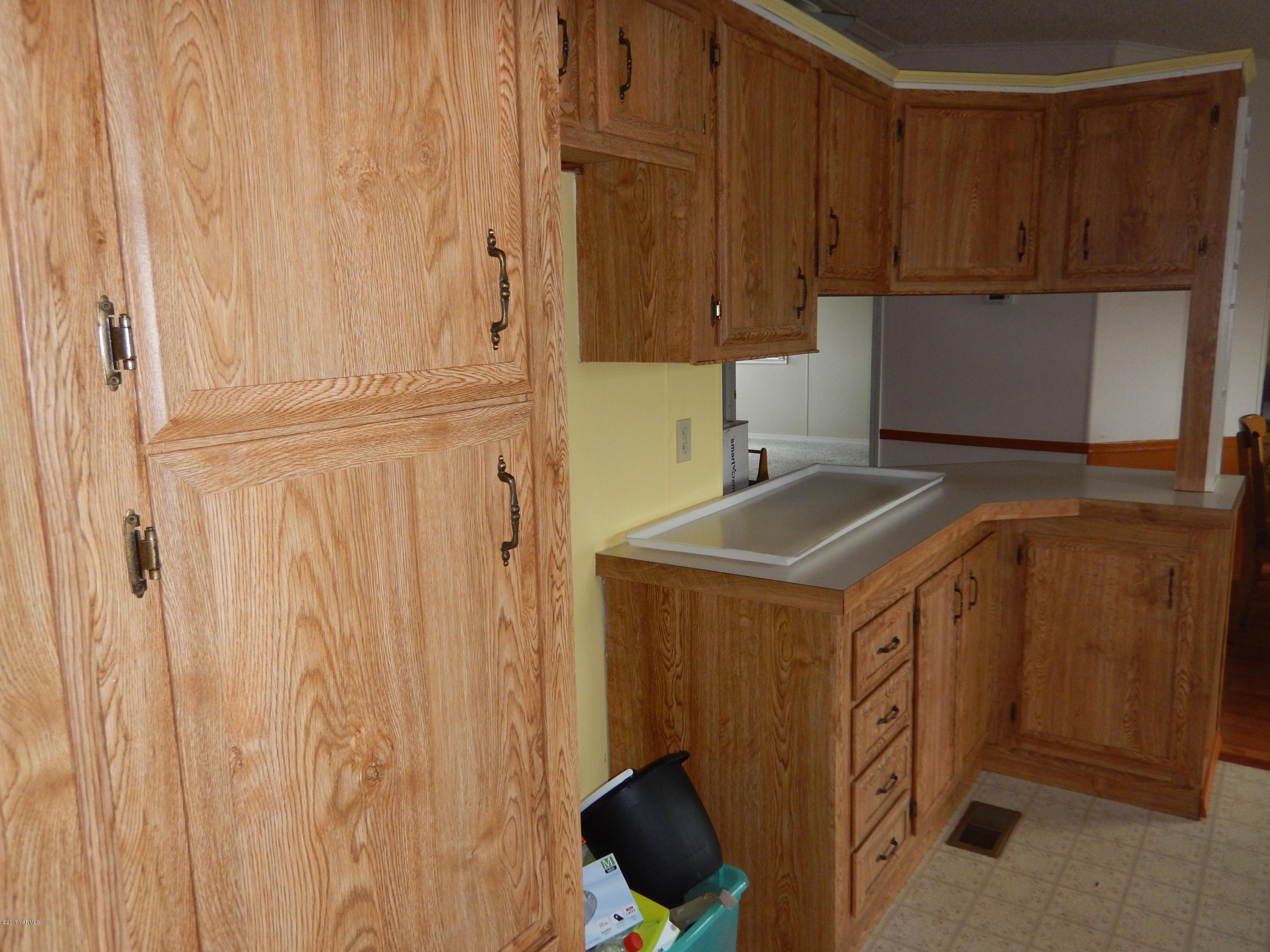 3404 South Stanton Road Yakima, WA 98903 - Photo 21 of 22 a utility room with dryer and washer