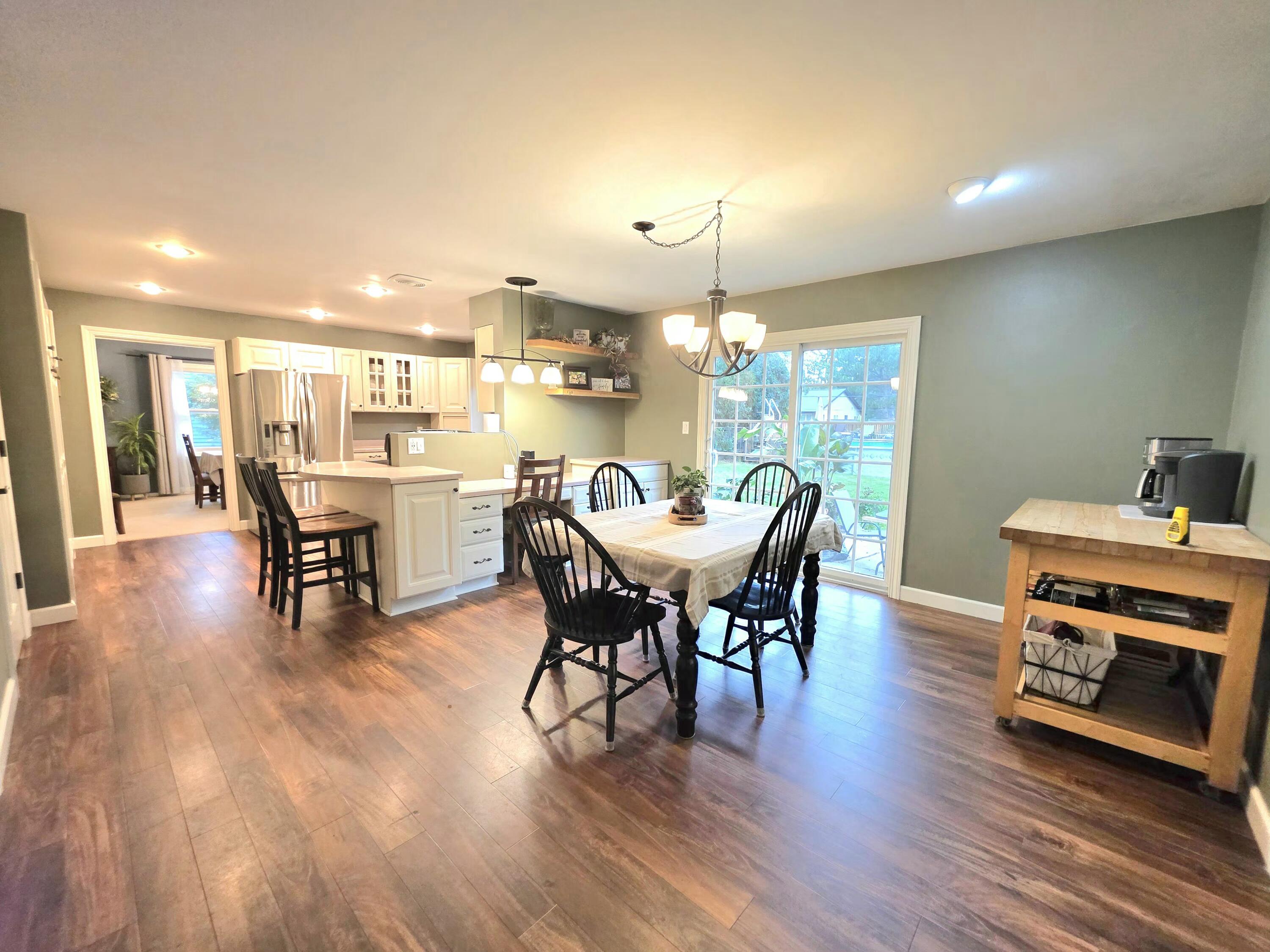 566 Riford Road Neenah, WI 54956 - Photo 17 of 63 Dinette