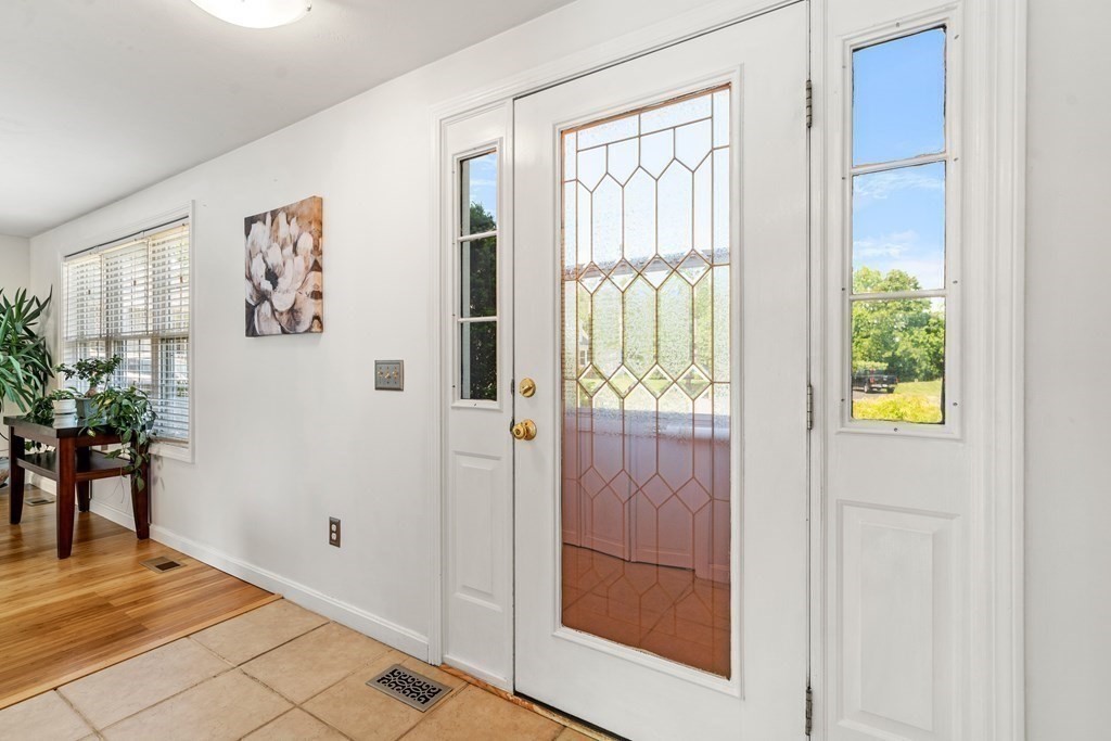 11 Meadowsweet Road Shrewsbury, MA 01545 - Photo 12 of 23 Gallery Image 12