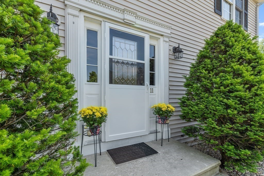 11 Meadowsweet Road Shrewsbury, MA 01545 - Photo 2 of 23 Gallery Image 2
