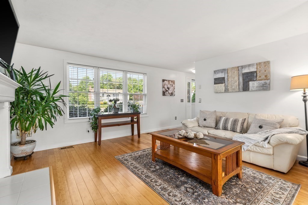 11 Meadowsweet Road Shrewsbury, MA 01545 - Photo 3 of 23 Gallery Image 3