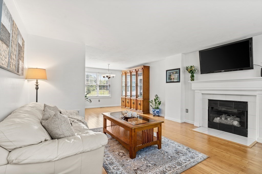 11 Meadowsweet Road Shrewsbury, MA 01545 - Photo 4 of 23 Gallery Image 4
