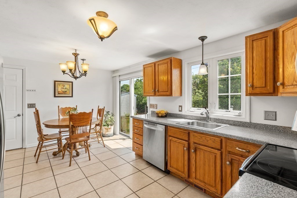11 Meadowsweet Road Shrewsbury, MA 01545 - Photo 9 of 23 Gallery Image 9
