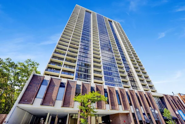 $2,450 | 1636 North Wells Street, Unit 1605, Chicago, IL 60614