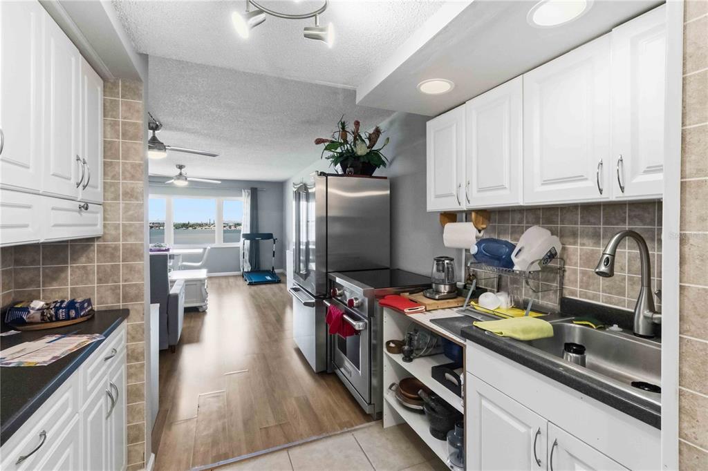 4750 Cove Circle, Unit 706 St. Petersburg, FL 33708 - Photo 11 of 31