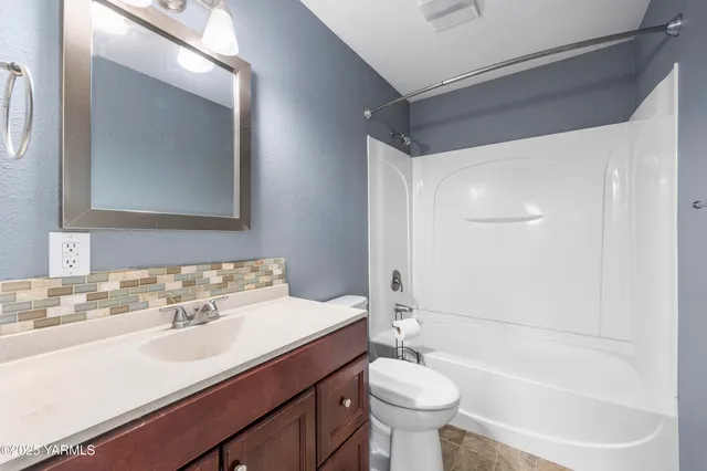 $365,000 | 621 Westwind Drive, Zillah, WA 98953