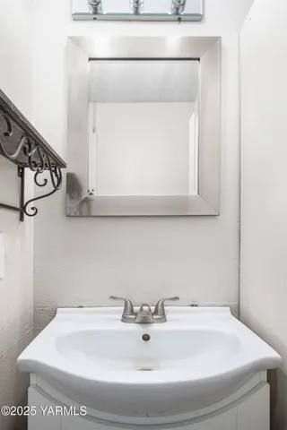 $365,000 | 621 Westwind Drive, Zillah, WA 98953