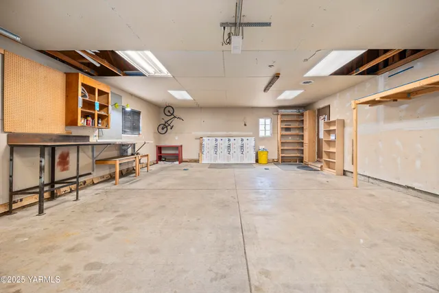 $365,000 | 621 Westwind Drive, Zillah, WA 98953