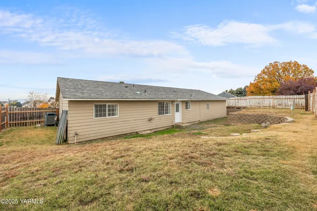 $365,000 | 621 Westwind Drive, Zillah, WA 98953