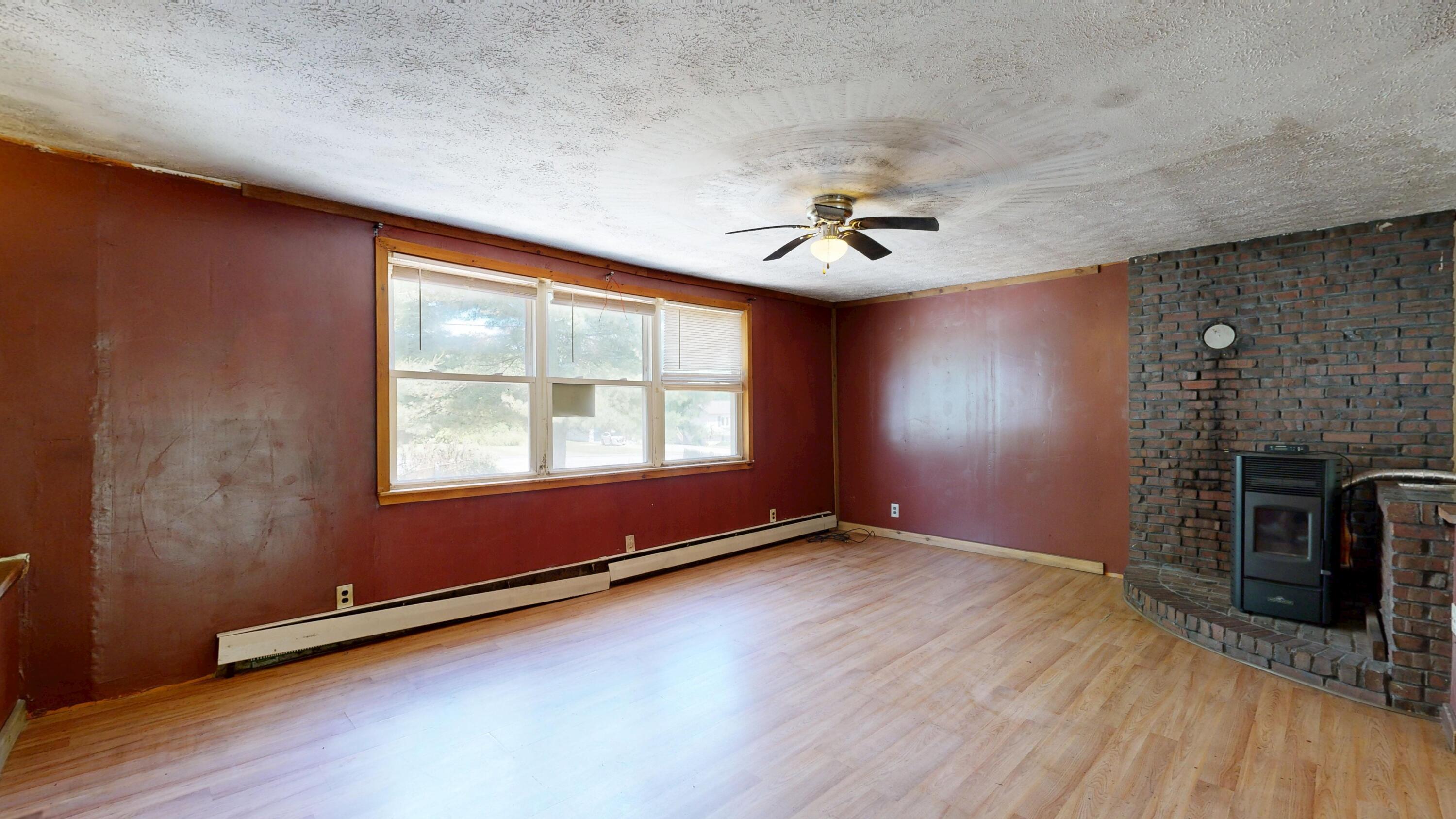 225 Middle Road Sabattus, ME 04280 - Photo 3 of 27 Living Room